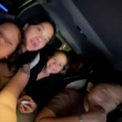 Foto profil asli MERIO di SoundCloud: foto candid bersama teman-teman